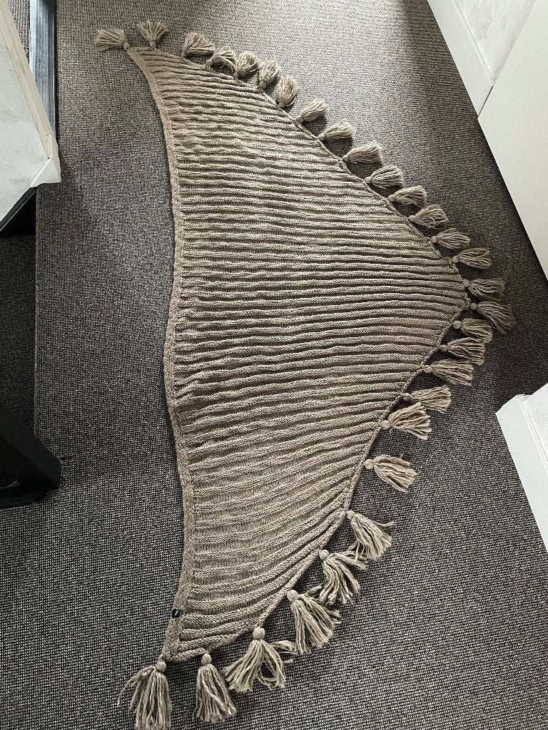 Grote pashmina driehoekige sjaal taupe ca 200 x 85 cm, Maat 46/48 (XL) of groter, Ophalen of Verzenden, Sjaal, Onbekend