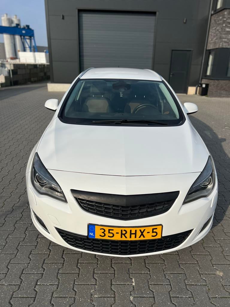 Opel Astra 1.4 Turbo 103KW Sp.tourer AUT 2011 Wit, Auto's, 15 km/l, 4 cilinders, Wit, Origineel Nederlands