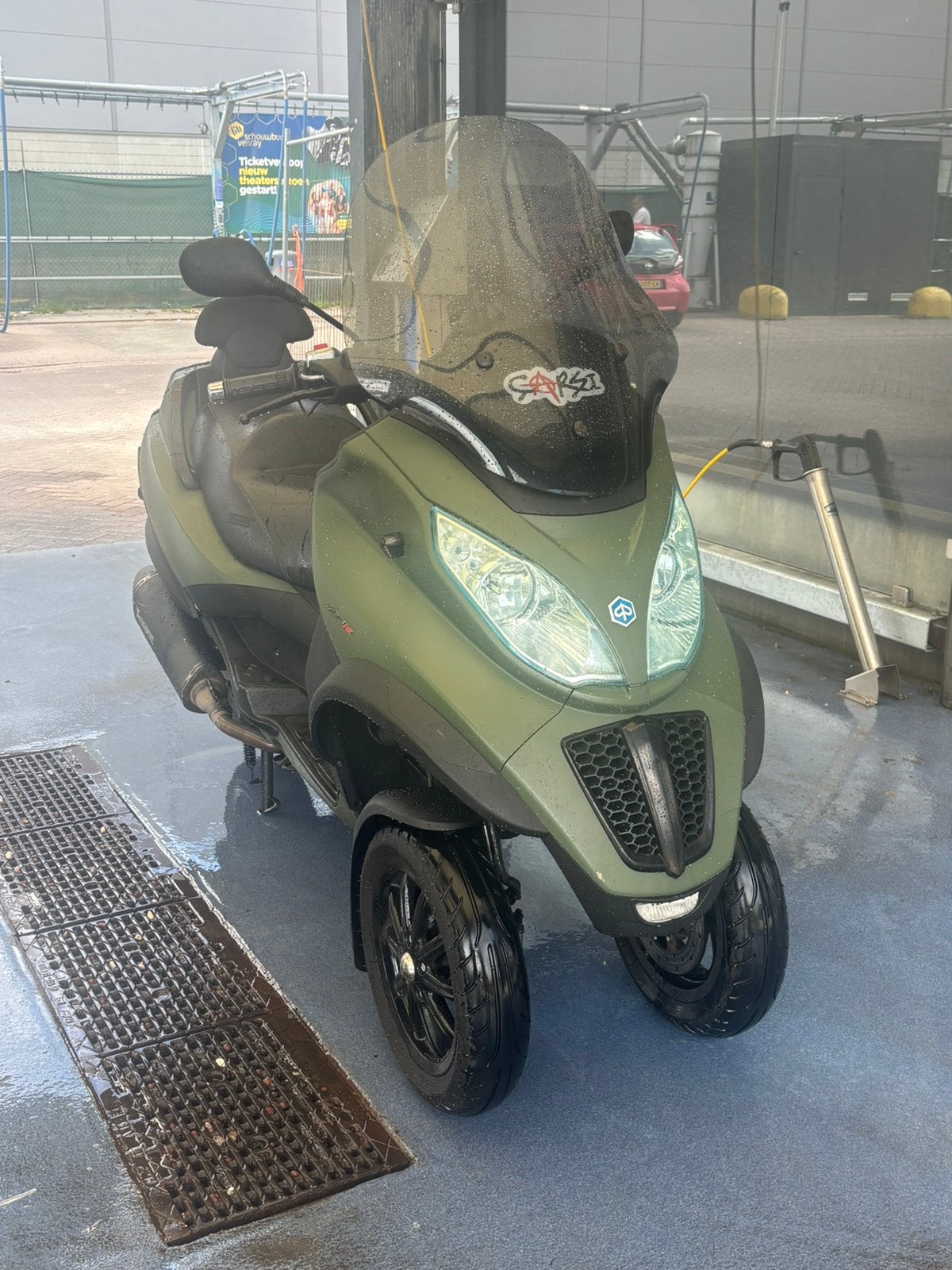 Piaggio mp3 500 B rijbewijs, Ophalen