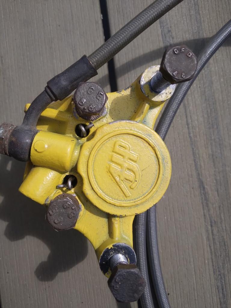 Originele remklauw ajp peugeot speedfight inclusief kabel, Ophalen of Verzenden, Overige typen, Peugeot