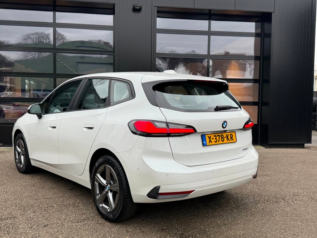 BMW 2-Serie Active Tourer 218i Luxury Line Headup Camera, Auto's, Dealer onderhouden, Gebruikt, Euro 6, 1445 kg