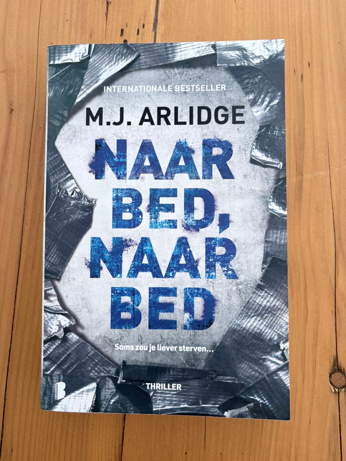 M.J. Arlidge - Naar bed, naar bed, Ophalen of Verzenden, Zo goed als nieuw, M.J. Arlidge
