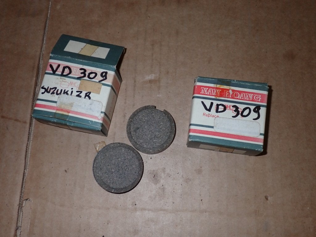 Suzuki ZR50 K Voorrem Blok 2 sets, Verzenden