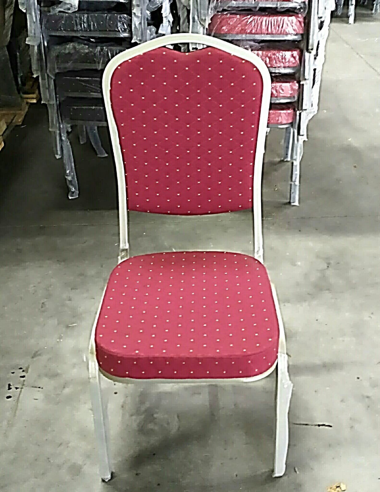 Stapelstoelen (stackchairs), Ophalen, Nieuw