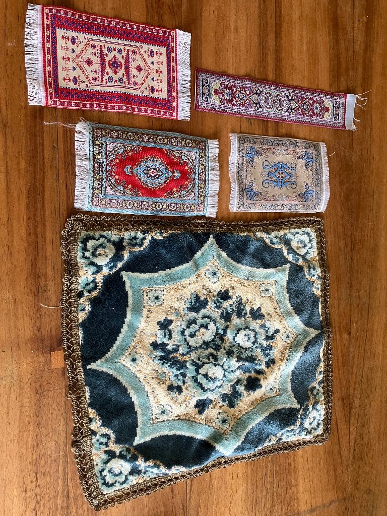 vloerkleedjes poppenhuis, Ophalen of Verzenden, Gebruikt, Poppenhuis