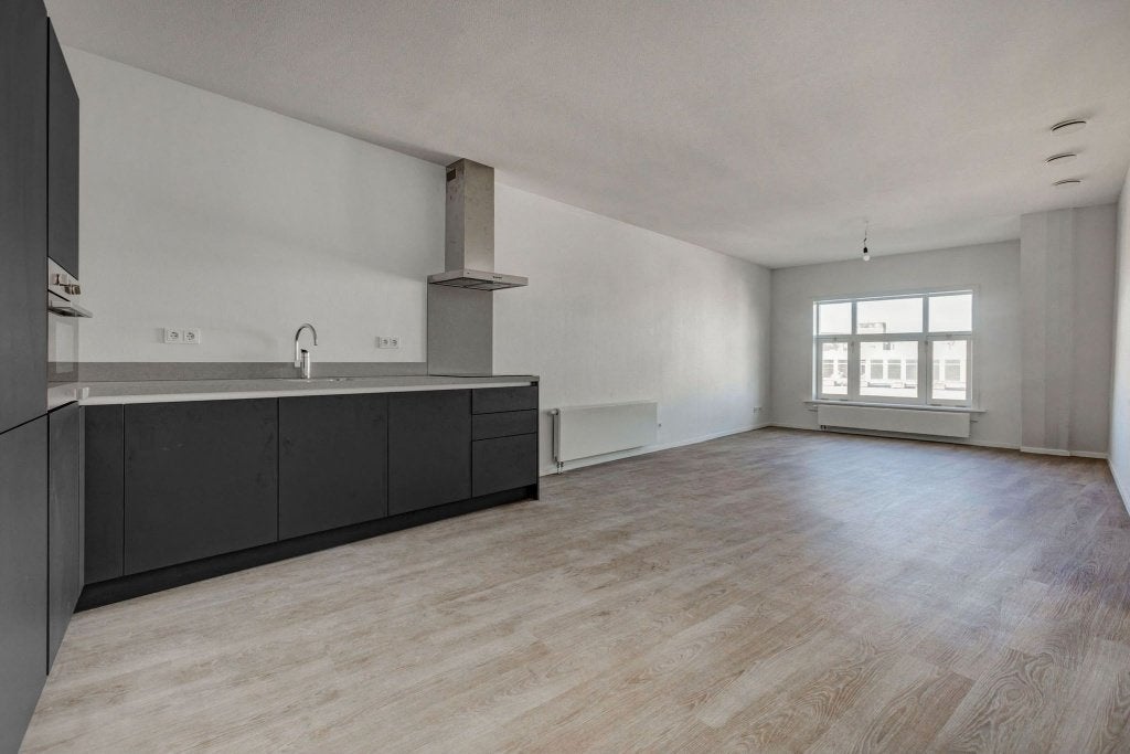 Amsterdam Centrum - Koningsplein, 2 kamers, 83 m2, Huizen en Kamers, 83 m², Via bemiddelaar, 2 kamers, Appartement