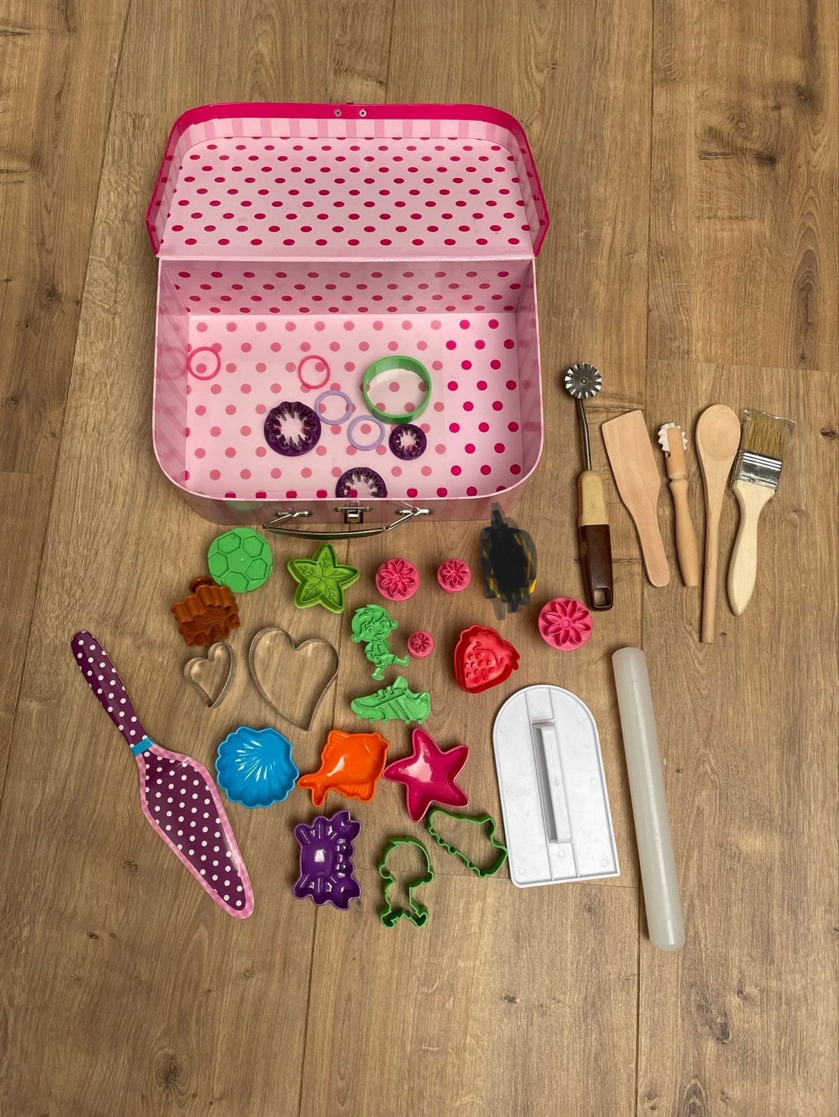 Bakset voor kinderen - Uitstekend voor creatief bakken, Ophalen of Verzenden, Zo goed als nieuw, Taarten of Cupcakes, Bakvorm