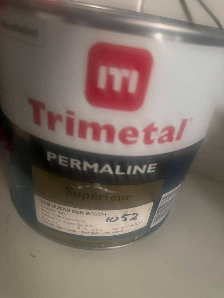 Trimetal Permaline Superieur 2,5 liter  9016 verkeerswit, Doe-het-zelf en Verbouw, Verf, Beits en Lak, Ophalen of Verzenden, Zo goed als nieuw