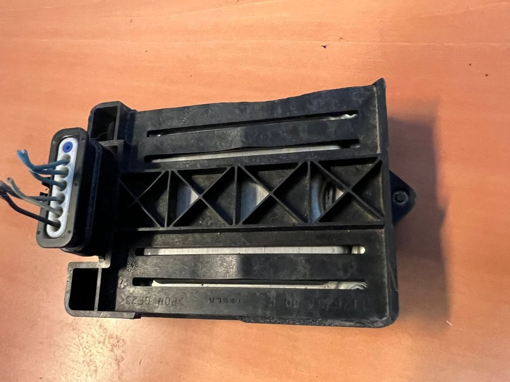 Foto 2 van radar tesla model x s 3 sensor 1108647-00-c 4135a-ars4b