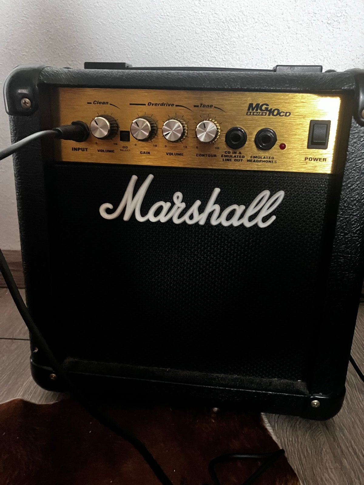 Foto 6 van Elektrische gitaar (Squier Stratocaster) met Marshall verste