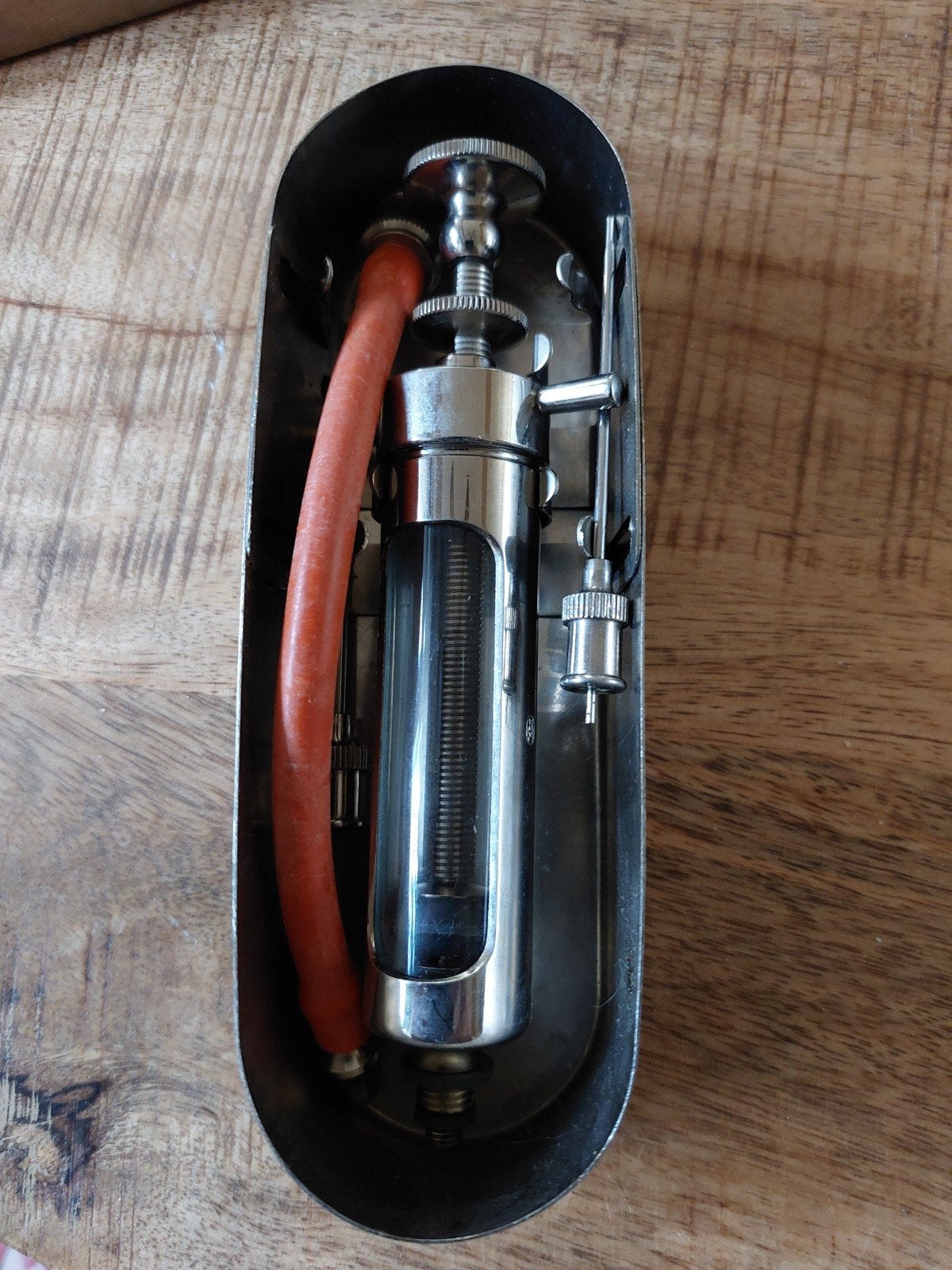 Antieke injectiespuit in metalen doos, Antiek en Kunst, Antiek | Gereedschap en Instrumenten, Ophalen of Verzenden