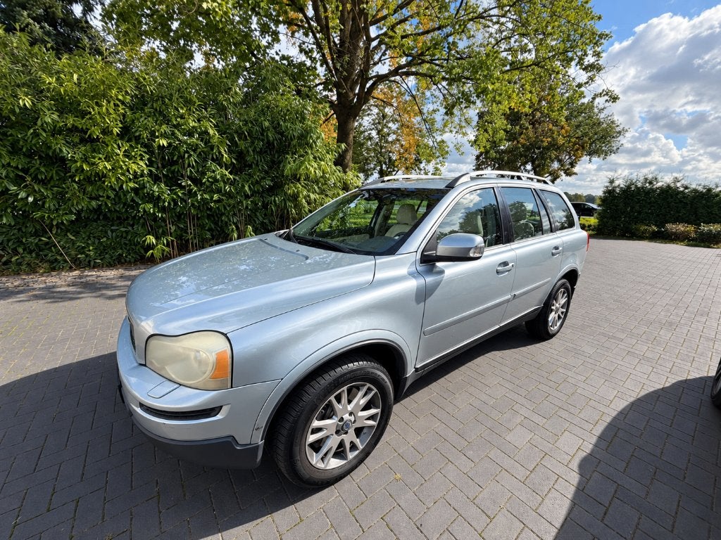 Volvo XC90 2.4 D5 185 pk | 7-zits | APK tot 04-2027, Auto's, Automatische klimaatregeling, Beige, 241 €/maand, 7 stoelen