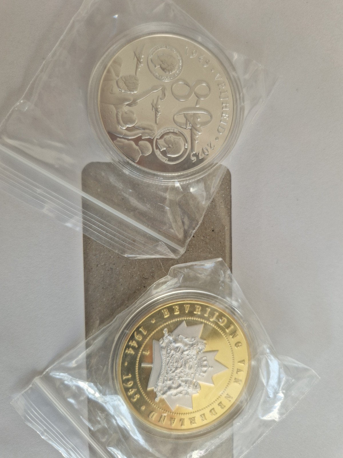 D-Day Bevrijdingsmunten Zilver met 24 Karaat Vergulding, Setje, Goud, Koningin Wilhelmina, Overige waardes