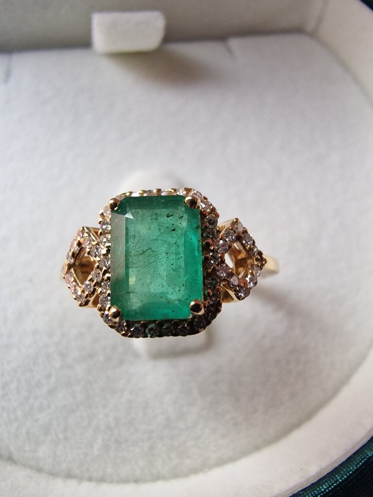 14k geelgouden ring met smaragd en natuurlijke diamanten, Sieraden, Tassen en Uiterlijk, Ringen, Nieuw, Ophalen of Verzenden, 17 tot 18