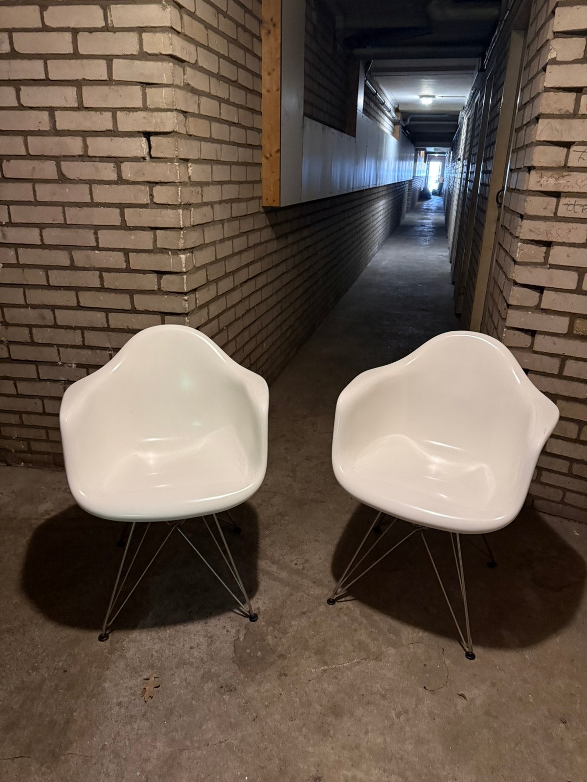 Vitra Eames DAR stoelen, Ophalen, Zo goed als nieuw, Wit, Twee