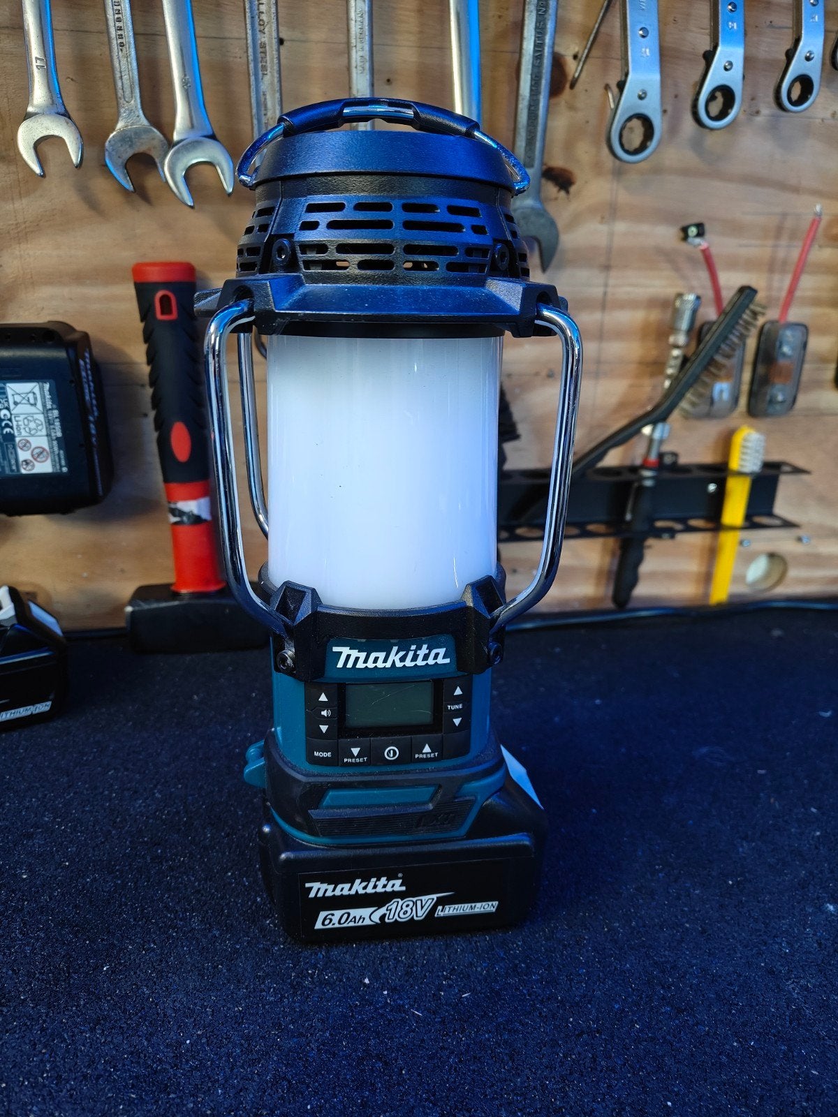 Makita DMR055 Lamp Radio - Ideaal voor Camping en Werk, Ophalen of Verzenden