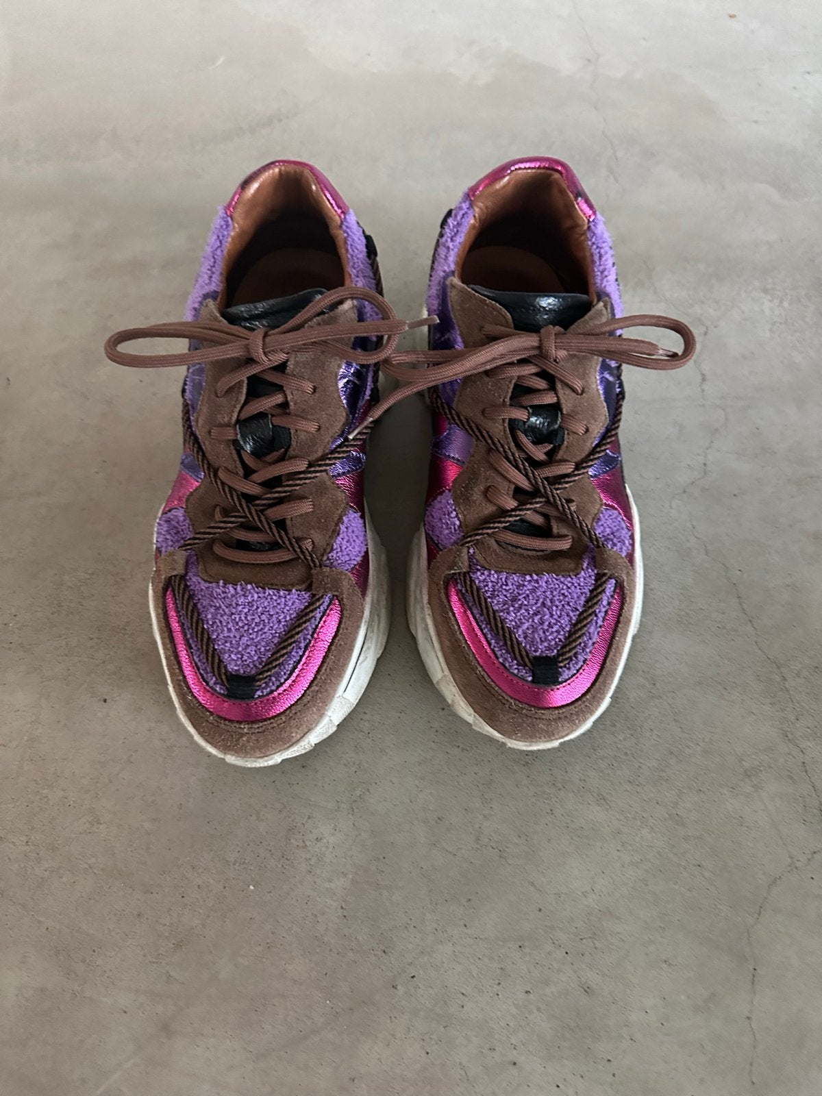 Kleurrijke dwrs sneakers met teddy stof maat 40, Kleding | Dames, Schoenen, Ophalen of Verzenden, Gedragen, Overige kleuren, Sneakers of Gympen