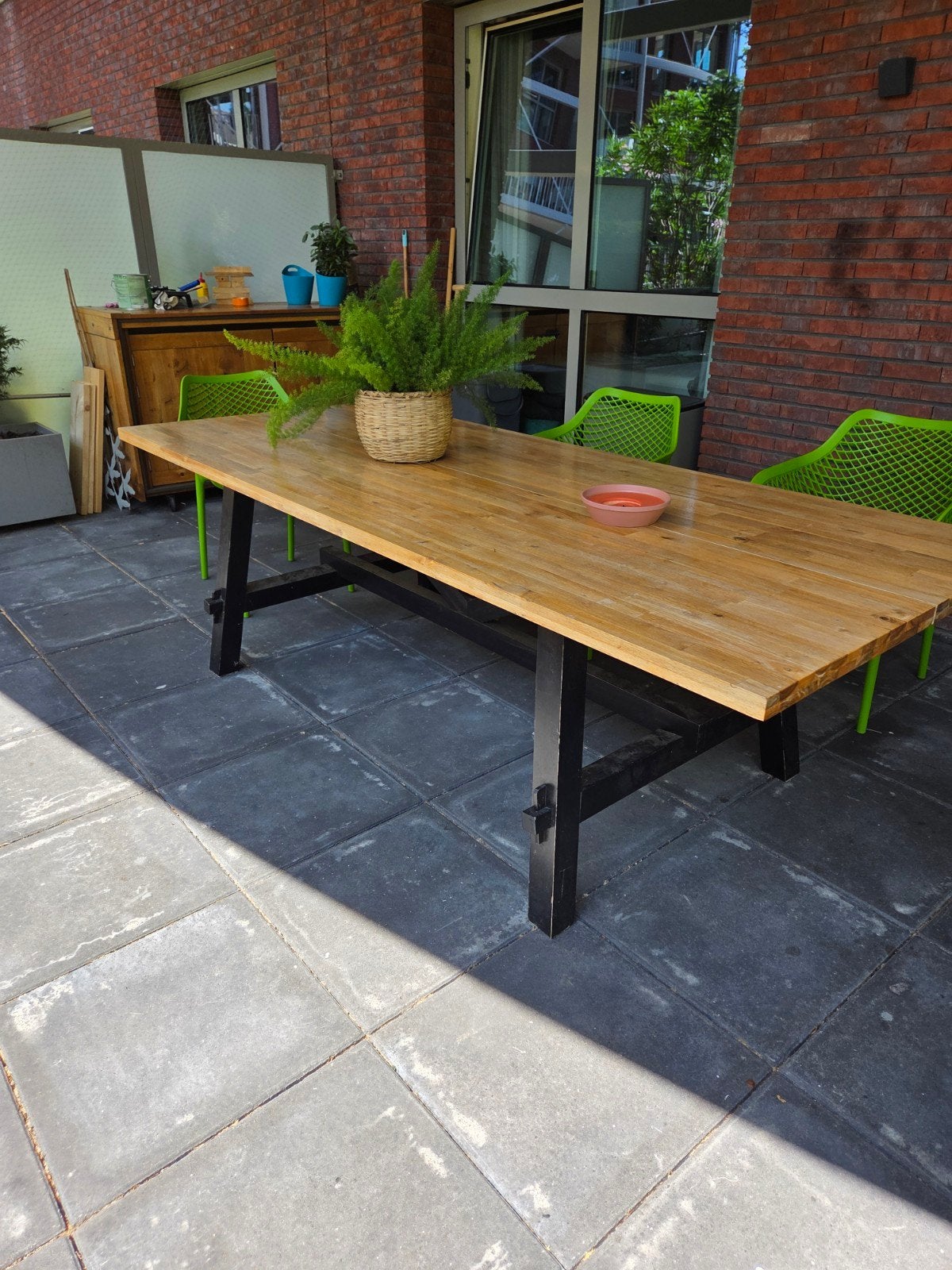 Robuuste houten tuintafel met bankje, Ophalen of Verzenden, Gebruikt, Rechthoekig, Hout