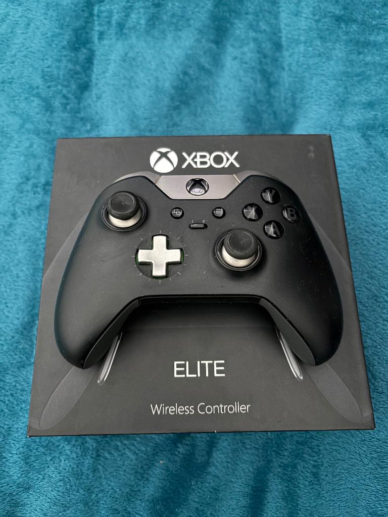 Xbox Elite wireless controller, Spelcomputers en Games, Spelcomputers | Xbox | Accessoires, Ophalen of Verzenden, Zo goed als nieuw