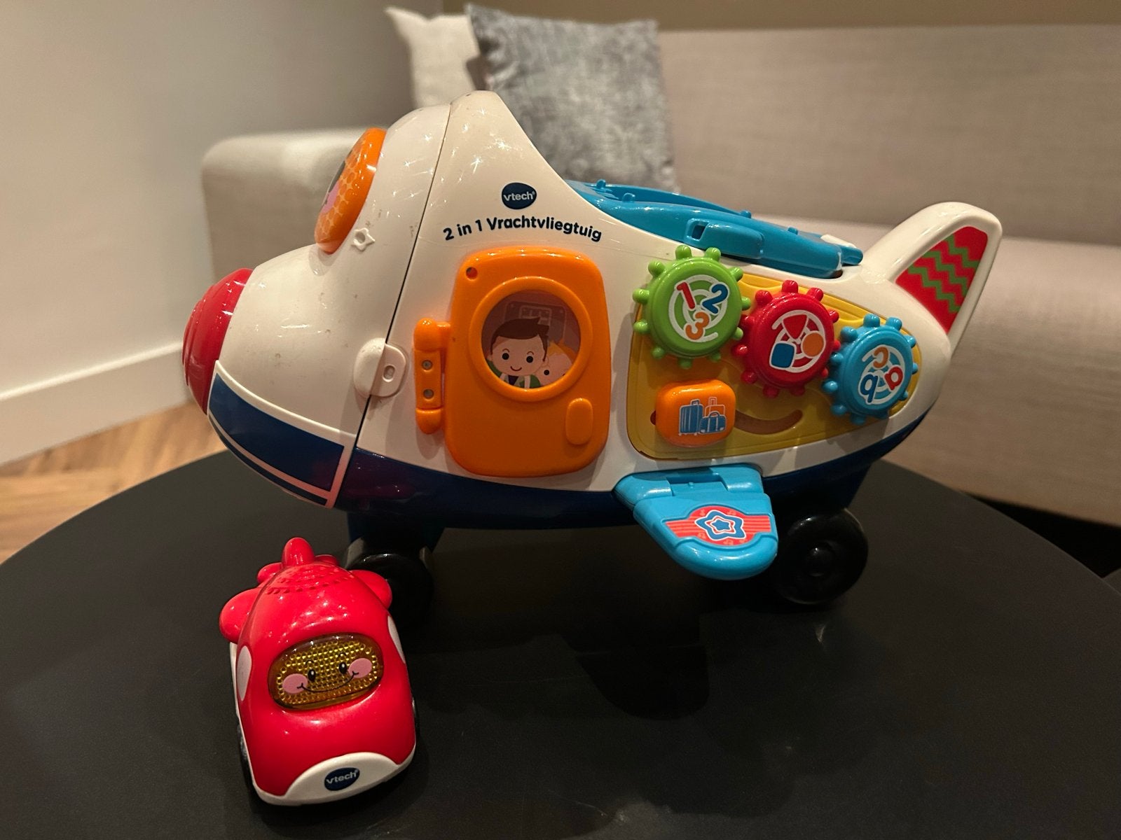 VTech 2-in-1 Vrachtvliegtuig met auto, Ophalen, Gebruikt, 6 maanden tot 2 jaar