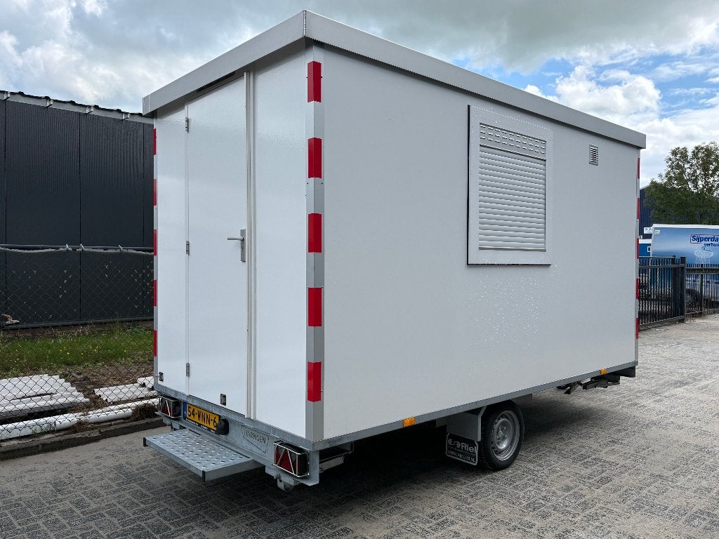 Te koop z.g.a.n. schaftwagen bouwkeet toilet en berging, Ophalen, Zo goed als nieuw