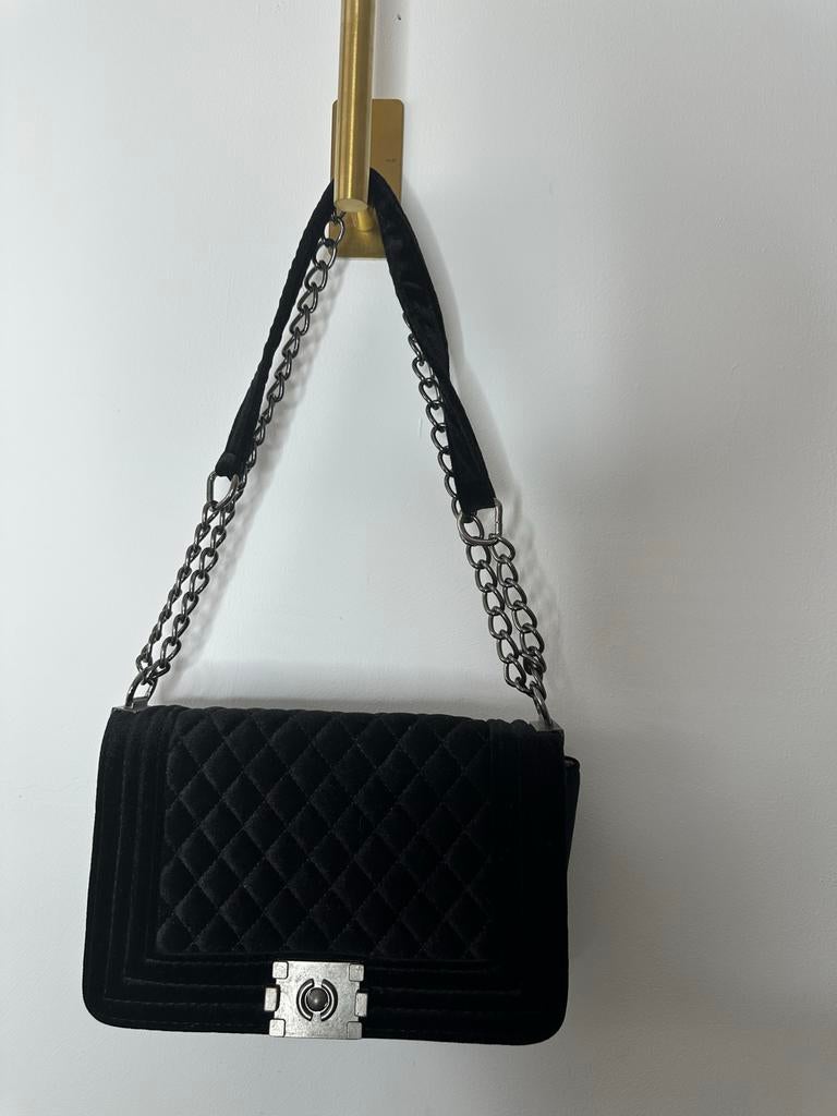 Elegante Zwarte Velvet Dames Tas met Kettinghengsel, Ophalen of Verzenden, Zo goed als nieuw, Zwart, Schoudertasje