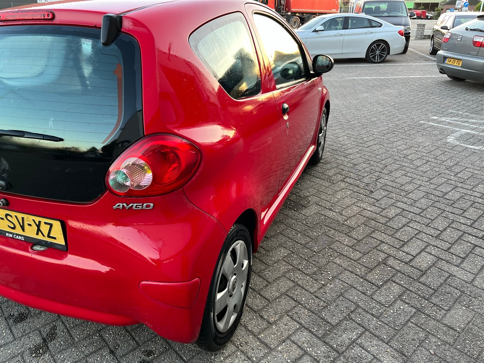 Toyota Aygo 1.0 12V Vvt-i 3DRS MMT 2006 Rood 173000km, Auto's, Voorwielaandrijving, 765 kg, 4 stoelen, 68 pk