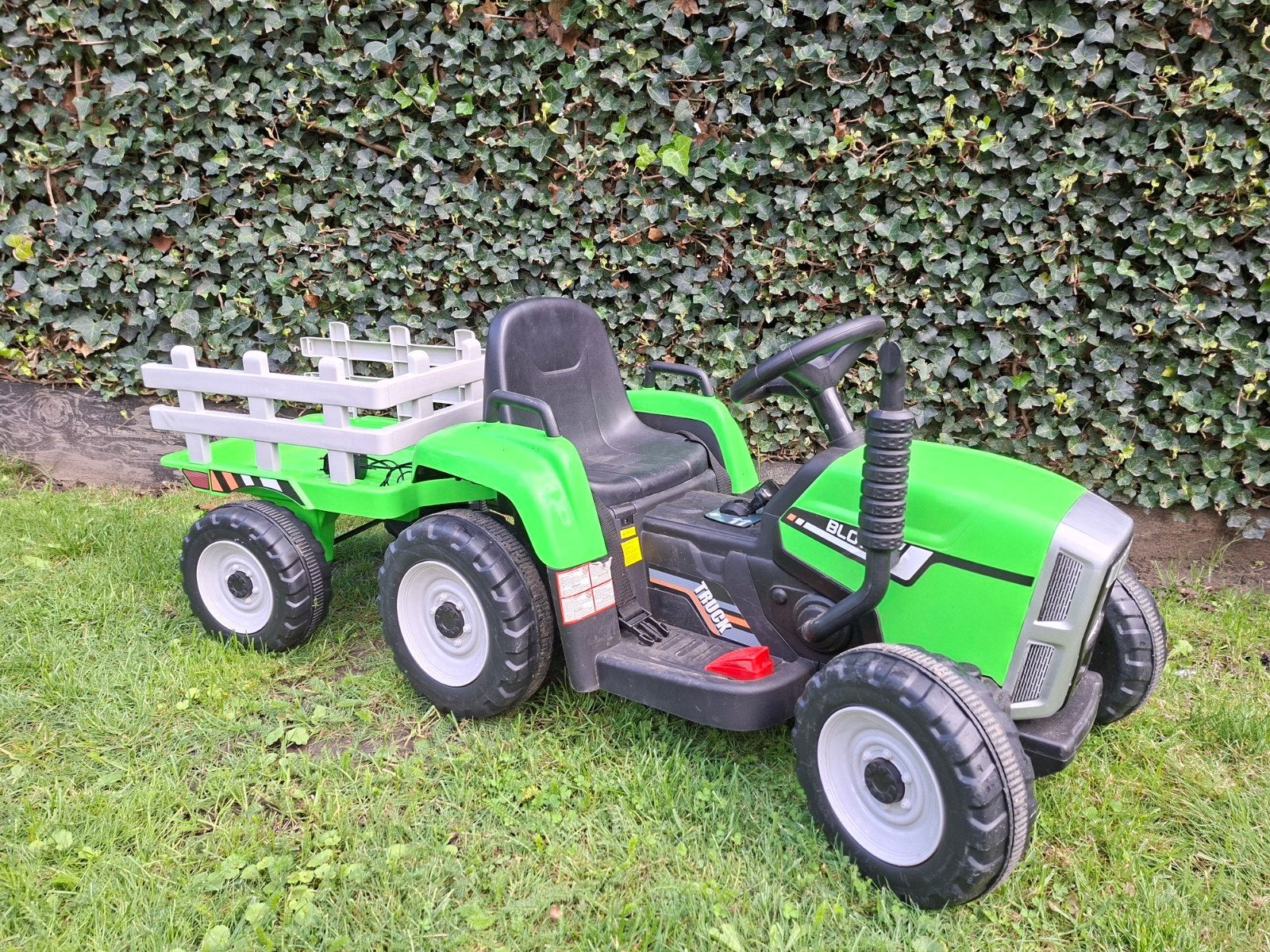 Elektrische Kindertractor met Afstandsbediening en Aanhanger, Kinderen en Baby's, Ophalen, Zo goed als nieuw, Afstandsbediening