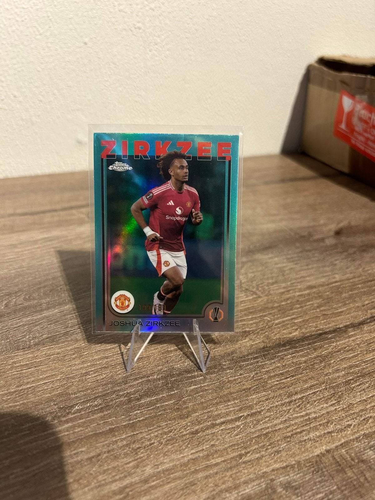 Joshua Zirkzee 2024-25 Topps Chrome UCC #121 Aqua /199, Ophalen of Verzenden, Zo goed als nieuw, Plaatje