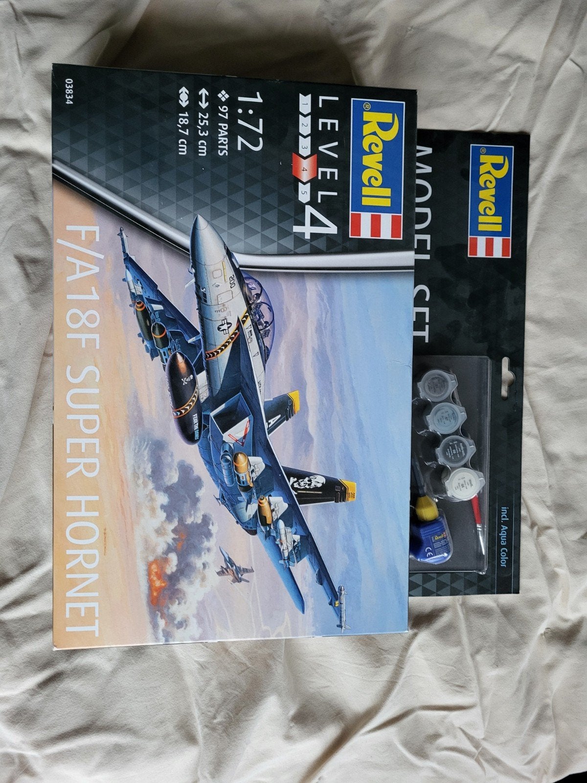 Revell F/A 18F super hornet nieuw, Ophalen of Verzenden, Nieuw, Groter dan 1:72, Revell