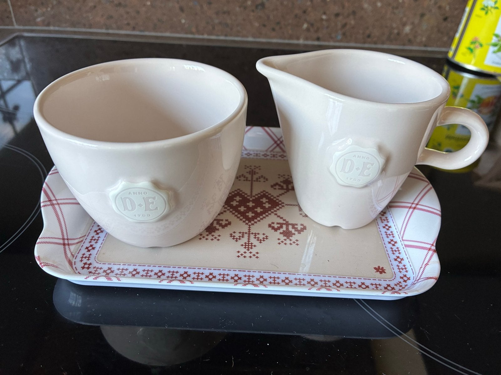 Douwe Egberts Roomstel Cremewit - Mosa Design by Nikolai Car, Overige merken, Overige typen, Ophalen of Verzenden, Zo goed als nieuw