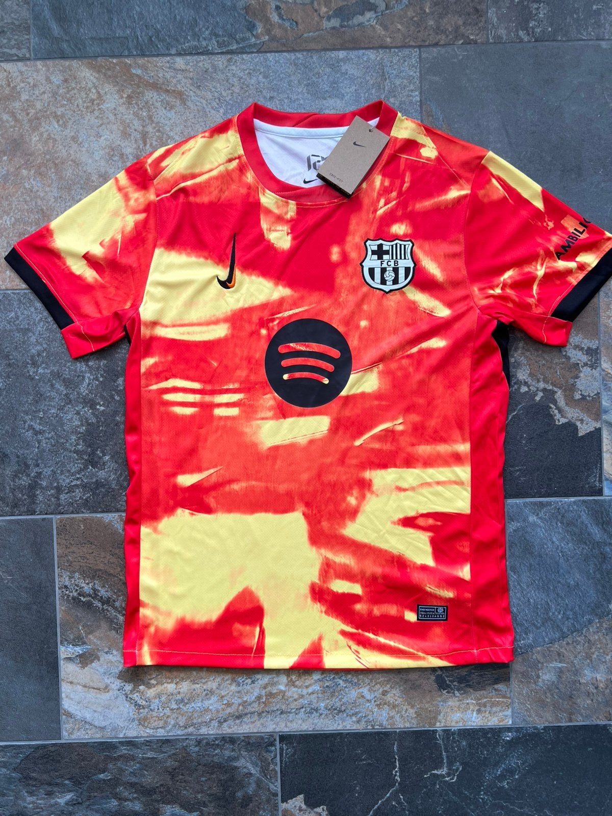 FC Barcelona Special Edition maat M, Maat M, Ophalen of Verzenden, Nieuw, Shirt