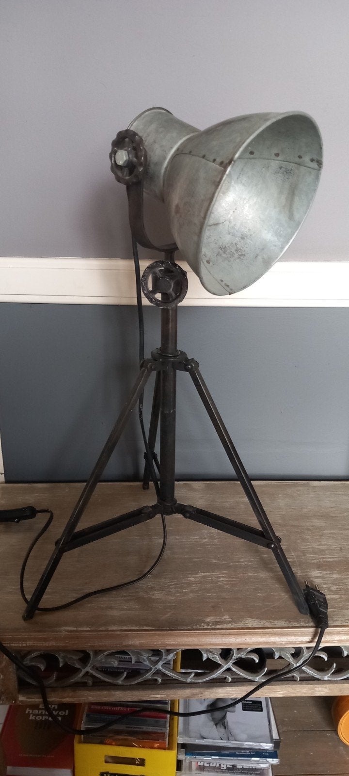 Industriële Schemerlamp op Statief - Stoer en Sfeervol, Gebruikt, Ophalen of Verzenden, Minder dan 100 cm, Metaal