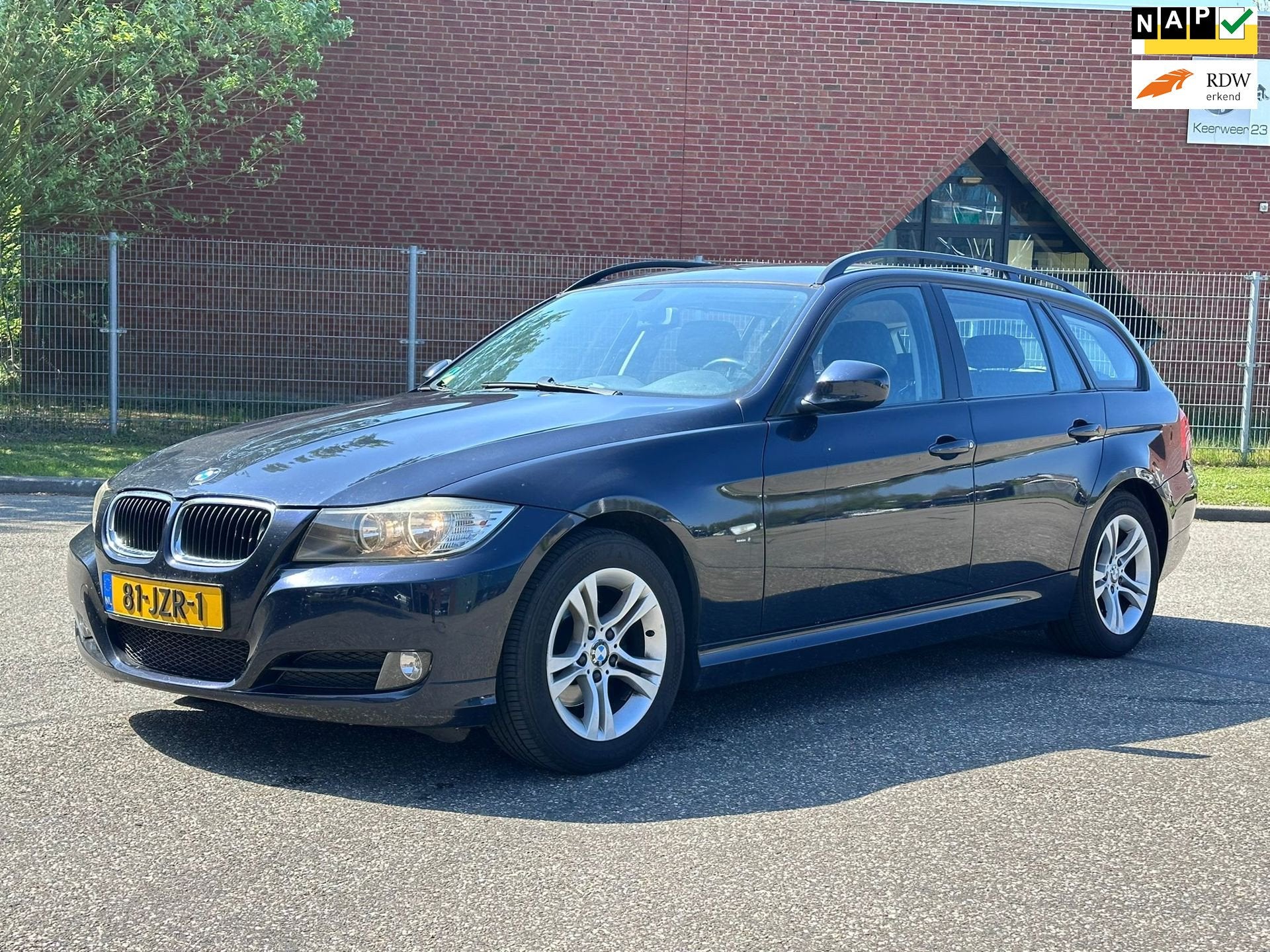 BMW 3-serie Touring 318i Business Line Leder*Navigatie*Cruis, Auto's, Achterwielaandrijving, Blauw, Origineel Nederlands, Handgeschakeld