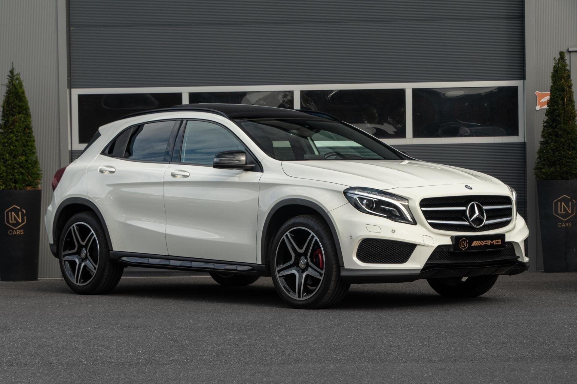 Mercedes GLA-klasse 200 AMG | Pano| Apple Carplay | Camera, Gebruikt, Wit, 1595 cc, Bedrijf