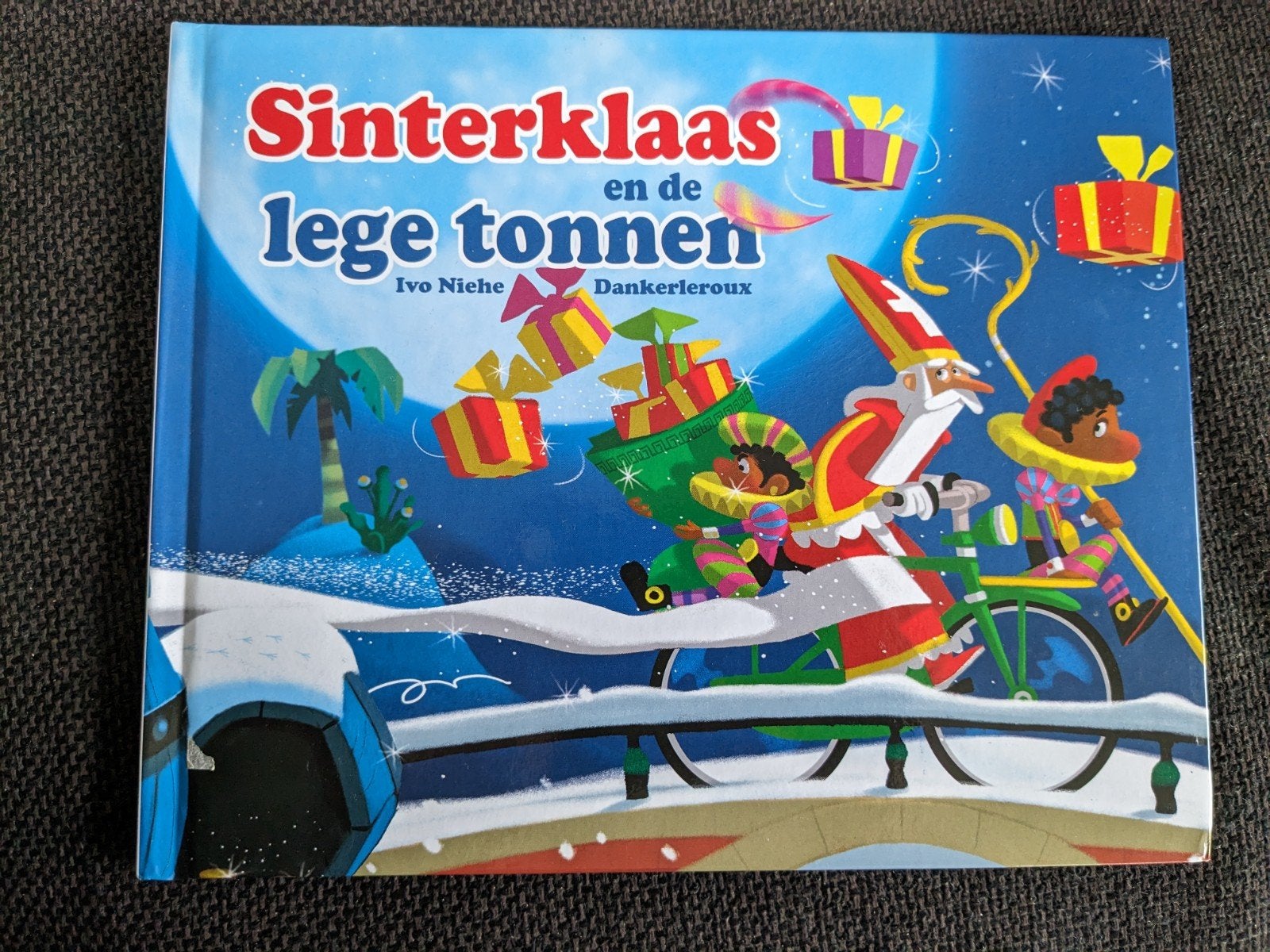 Sinterklaas en de lege tonnen, Ophalen of Verzenden, Zo goed als nieuw, Ivo Niehe Dankerleroux, Fictie algemeen