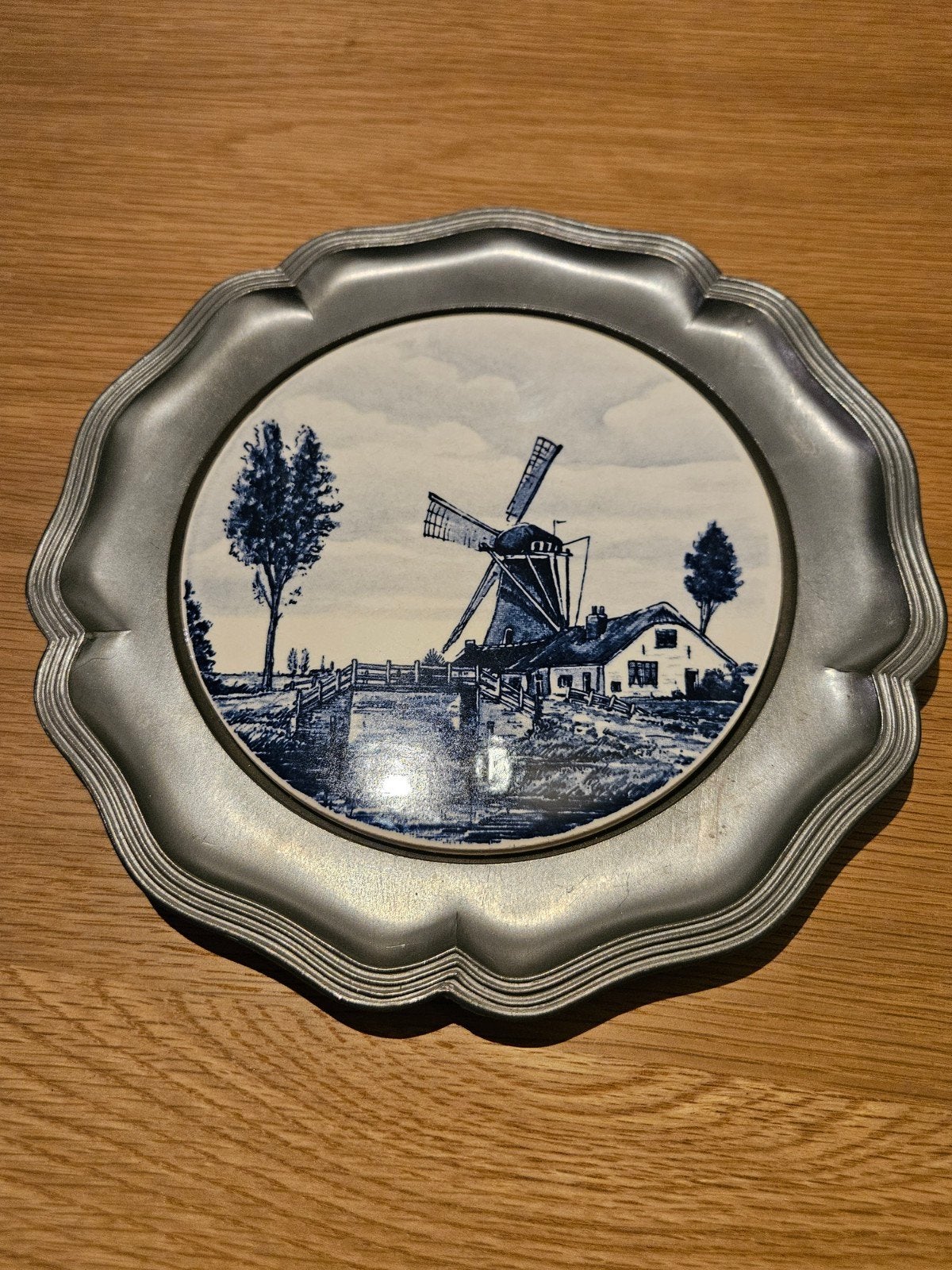 Tinnen wandbord met Delftsblauwe molenafbeelding, Antiek en Kunst, Antiek | Wandborden en Tegels, Ophalen of Verzenden