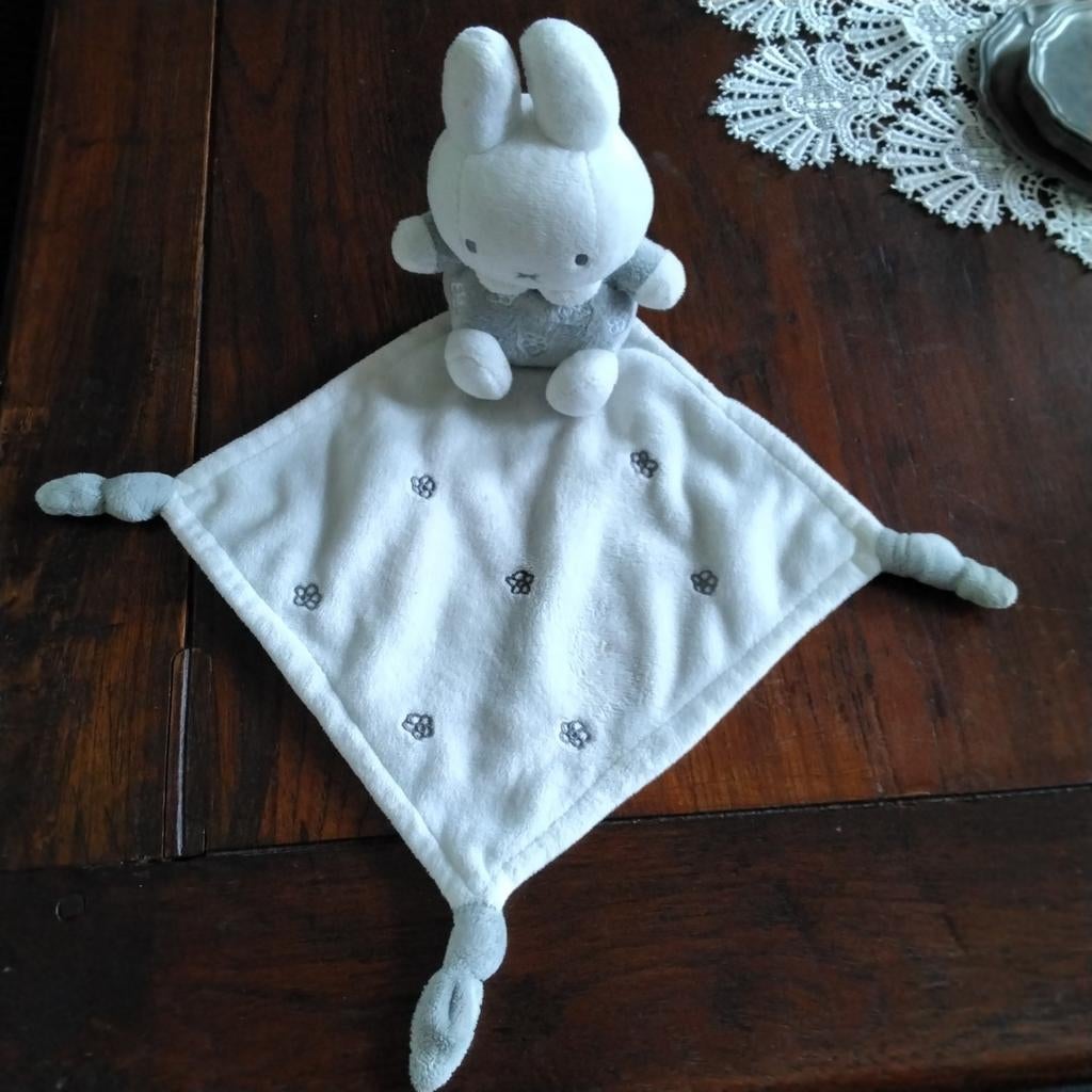 Nijntje knuffeldoekje wit/grijs, Kinderen en Baby's, Speelgoed | Knuffels en Pluche, Gebruikt, Overige merken, Nijntje, Ophalen of Verzenden