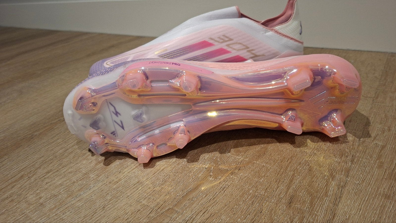 Nieuwe Adidas F50 voetbalschoenen lichtroze/lila - Maat 42.5, Ophalen of Verzenden