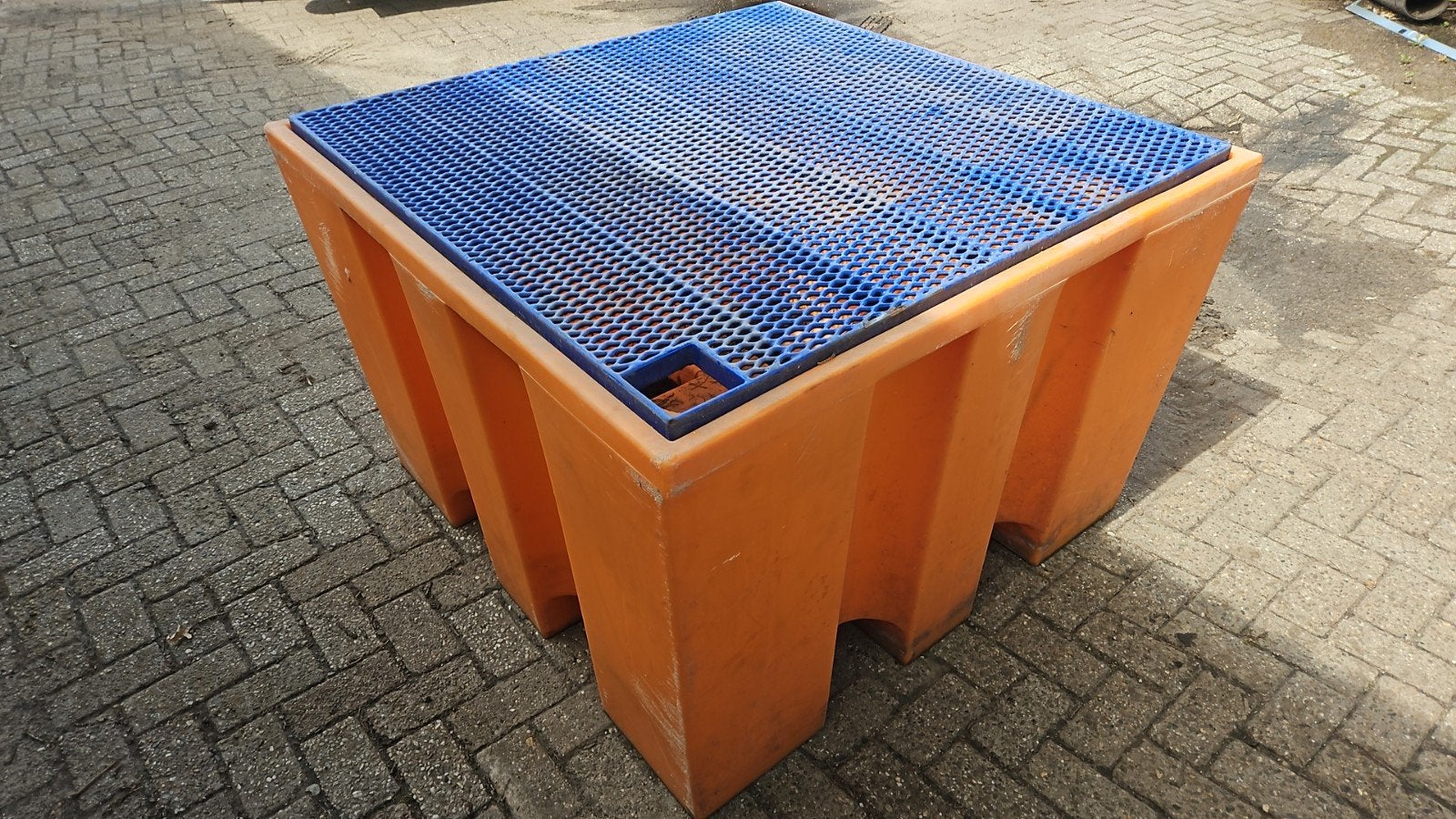 Grote ibc lekbak kunstof, Ophalen