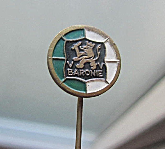 speldje  BARONIE  voetbalclub, Verzamelen, Ophalen of Verzenden, Gebruikt, Sport, Speldje of Pin