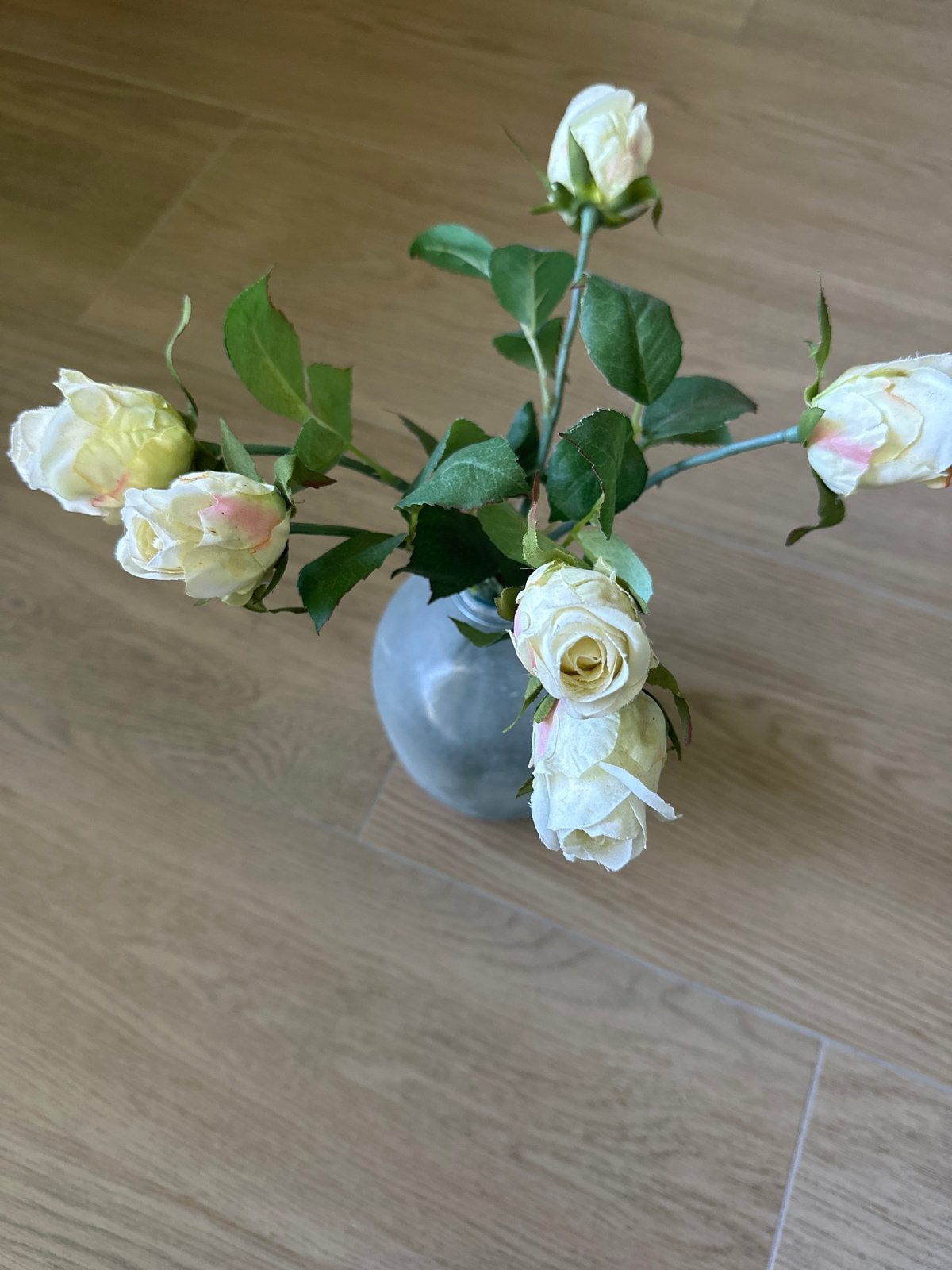 Glazen vaas met kunstbloemen - Zo goed als nieuw, Ophalen, Blauw, Matte afwerking, Glas