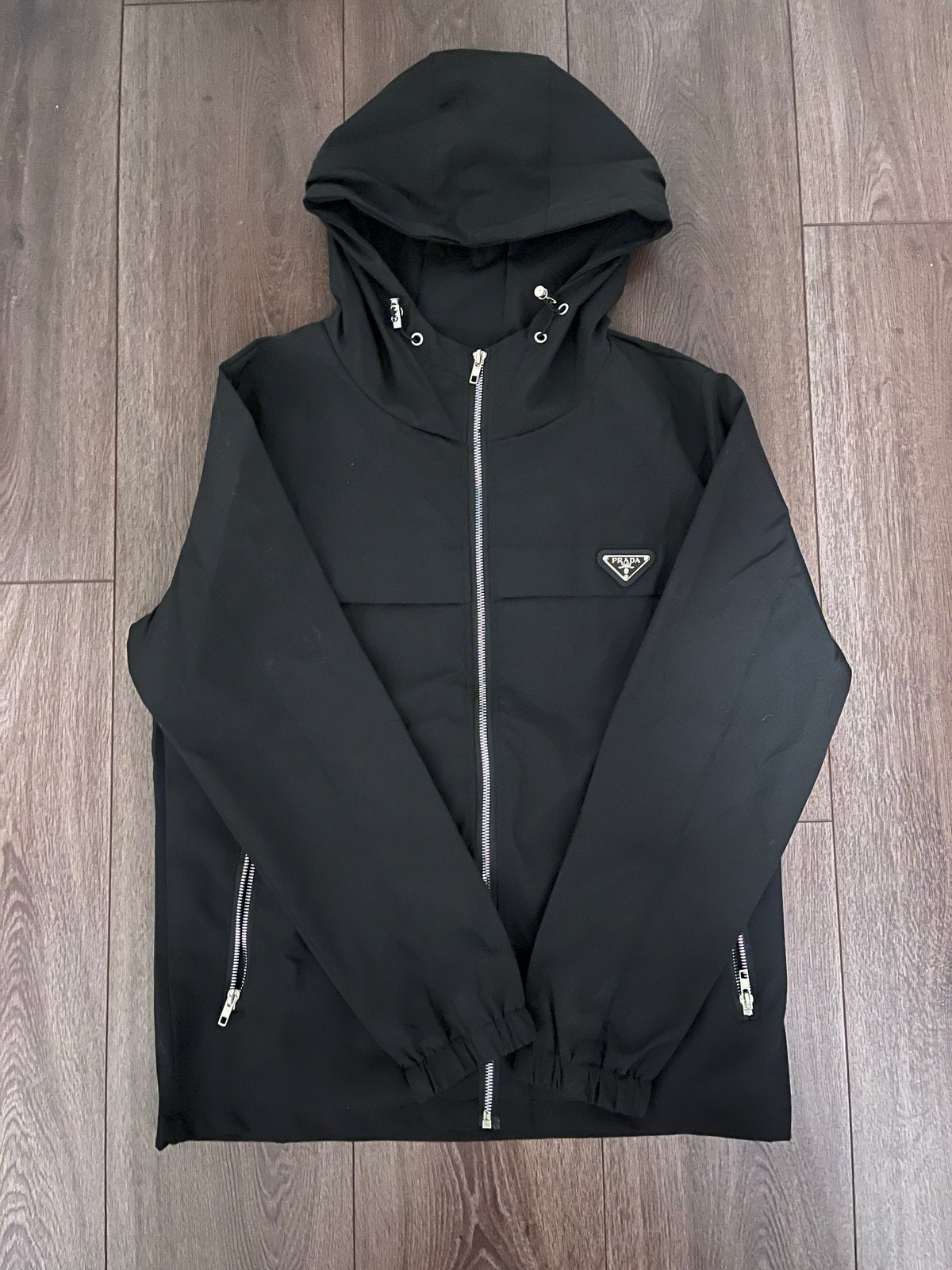 Prada Windbreaker Maat XS - Helemaal Nieuw, Ophalen of Verzenden, Nieuw, Maat 46 (S) of kleiner, Zwart