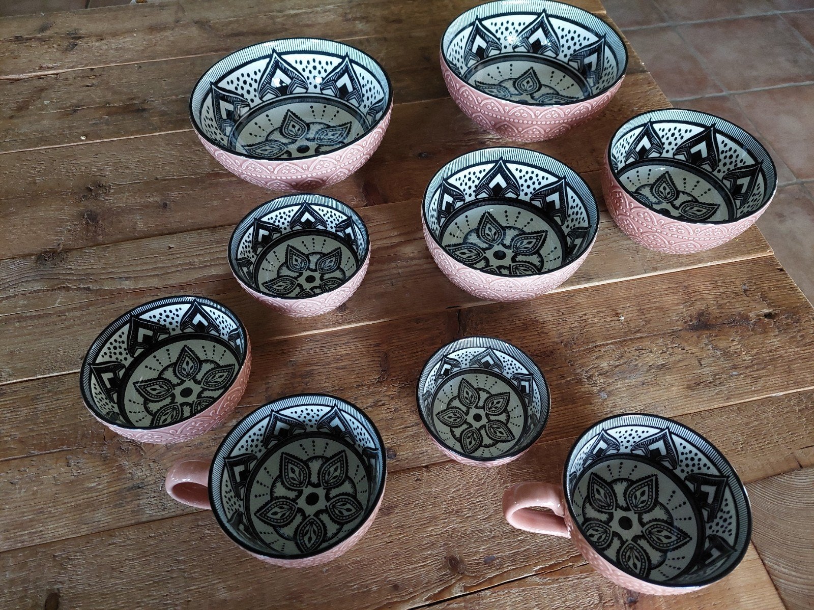 Inari Servies Roze/Zwart -, Overige merken, Keramiek, Ophalen of Verzenden, Zo goed als nieuw