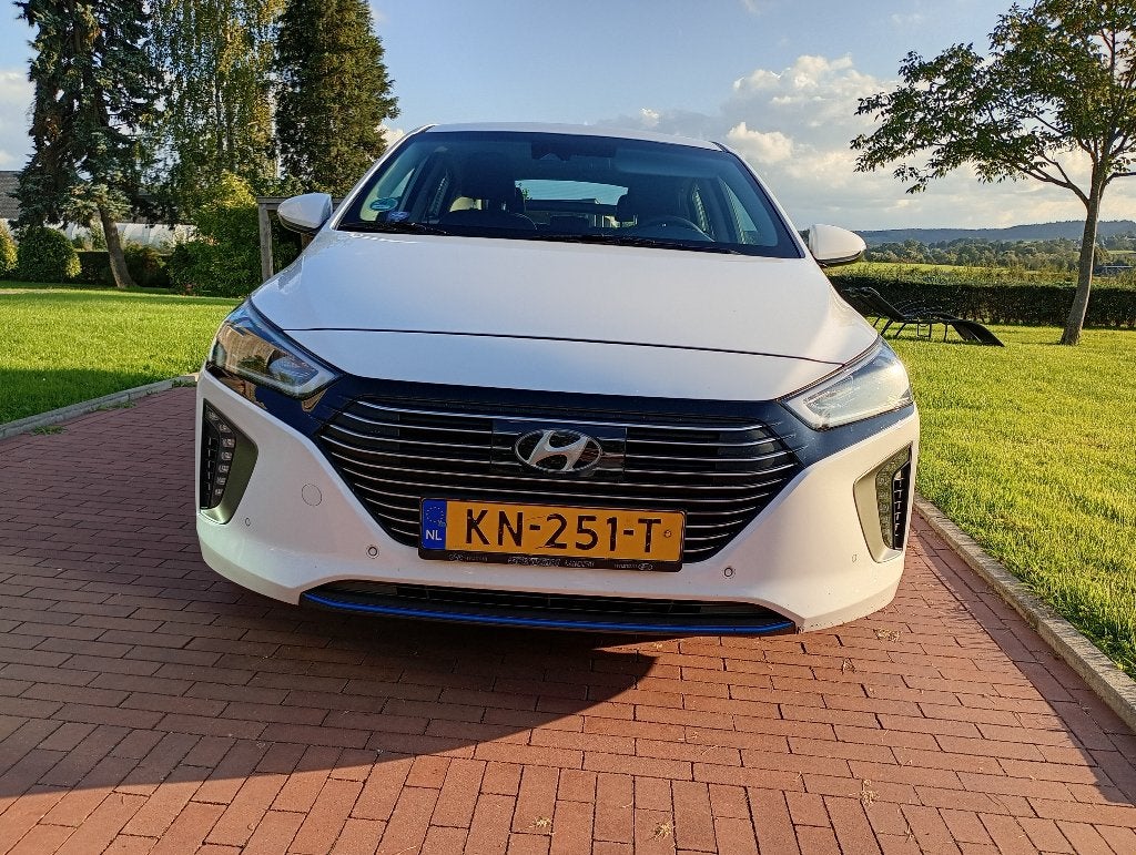 Hyundai IONIQ 1.6 GDI Blue HEV 141 pk DCT 2016 Wit, Auto's, Regensensor, Wit, Origineel Nederlands, Bedrijf