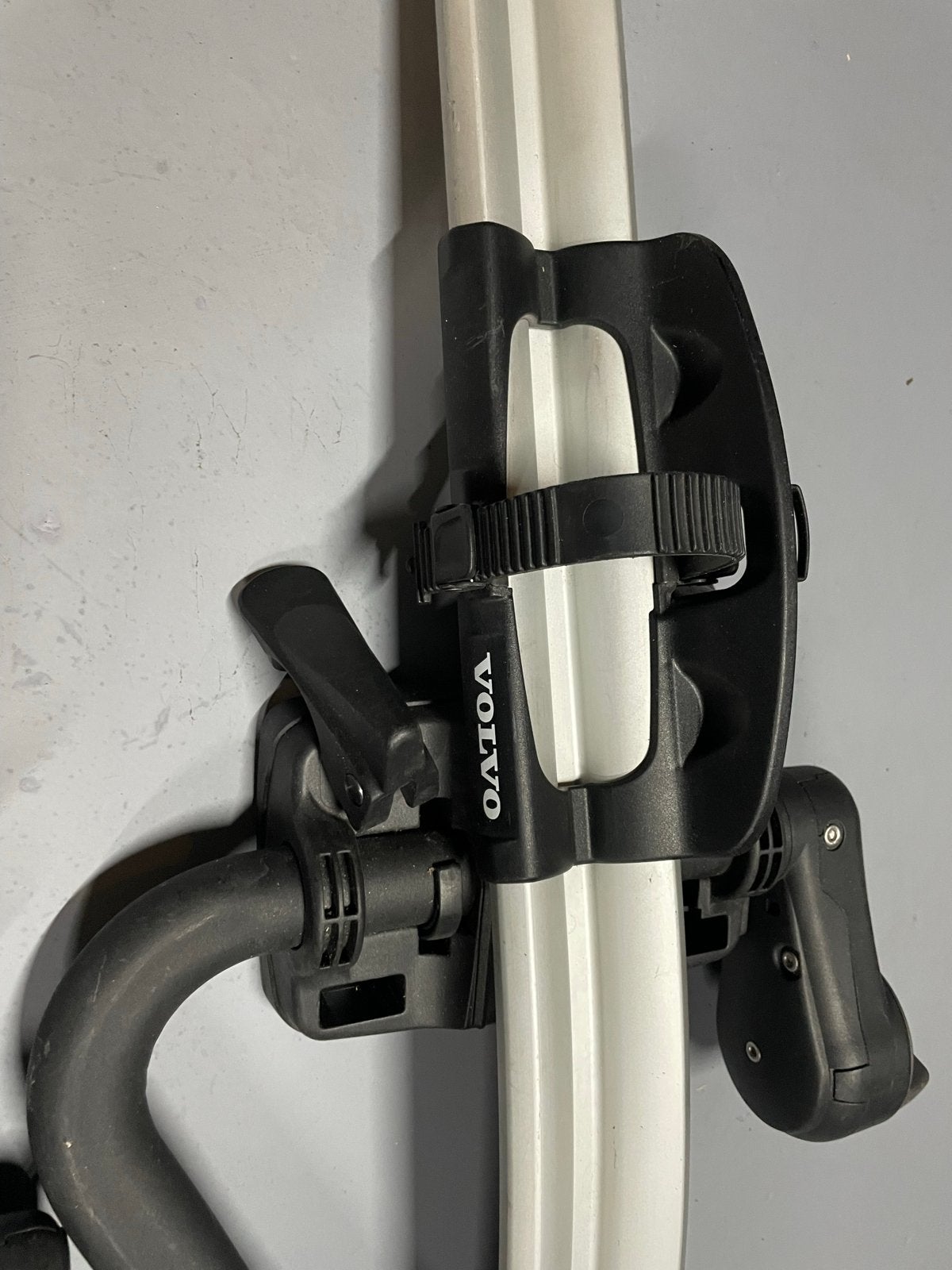 Thule 591 fietsendragers voor dak met Volvo logo, Ophalen, 2 fietsen, Gebruikt, Dakdrager