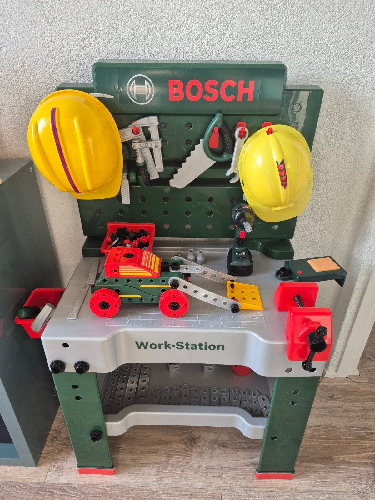 Bosch Werkbank met veel accessoires en 2 helmen, Kinderen en Baby's, Speelgoed | Educatief en Creatief, Ophalen, Zo goed als nieuw