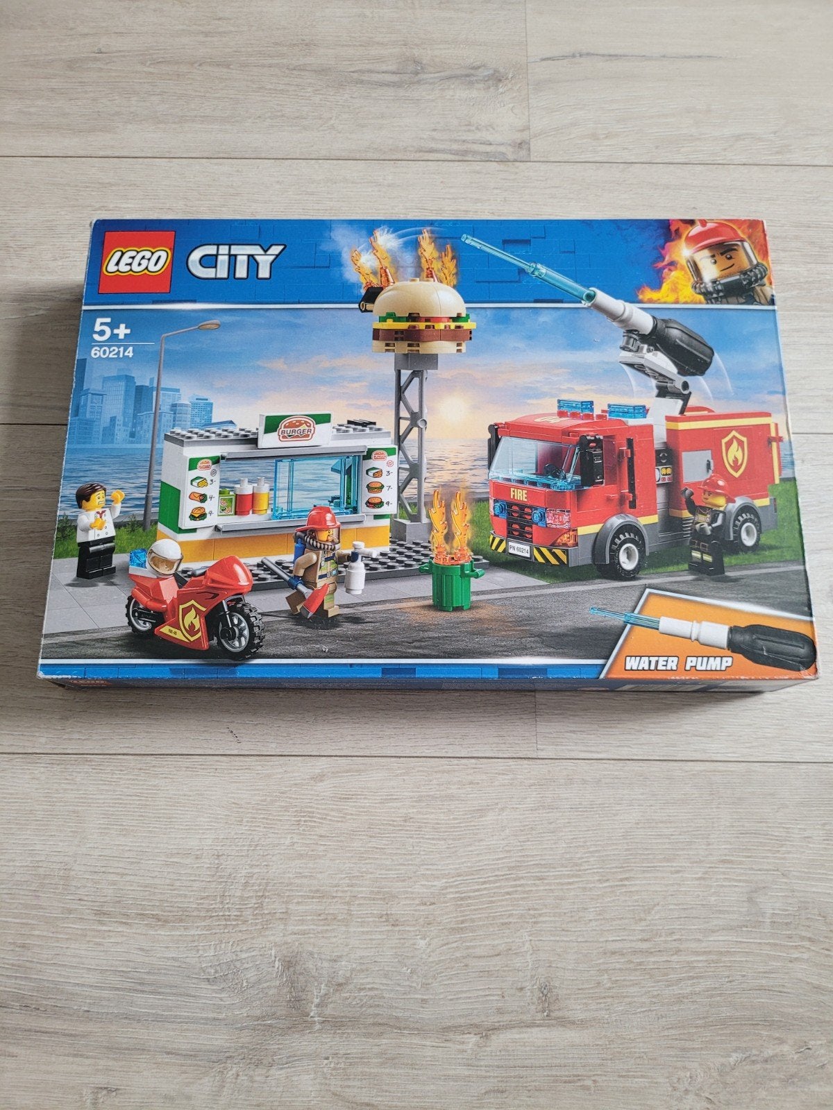 Lego City 60214 Brandweer Reddingsactie Burgerbar, Kinderen en Baby's, Speelgoed | Duplo en Lego, Inclusief minifiguren, City