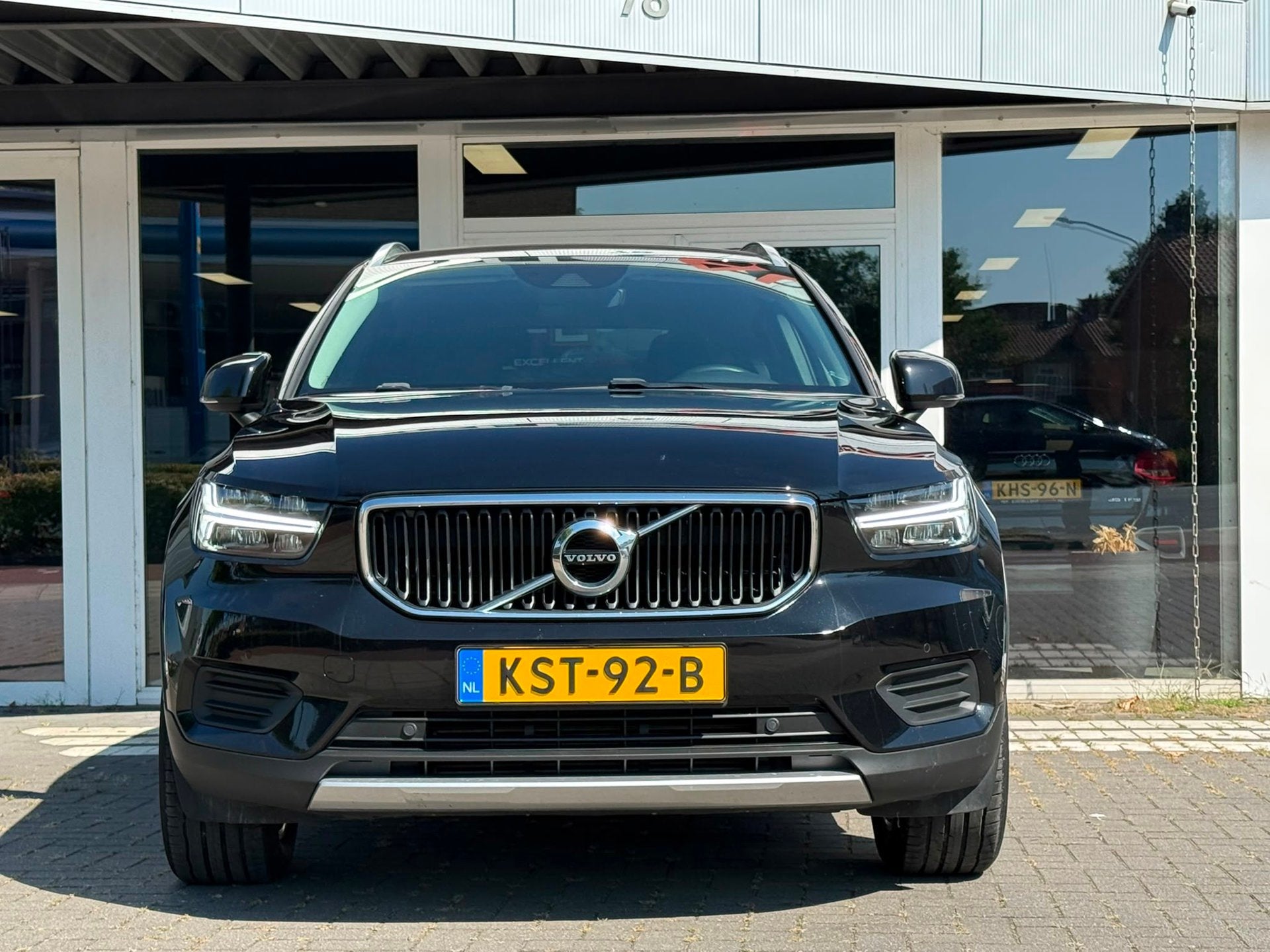 Volvo XC40 1.5 T2 Momentum Business|Camera|Keyless, Auto's, Dealer onderhouden, Gebruikt, Zwart, 129 pk