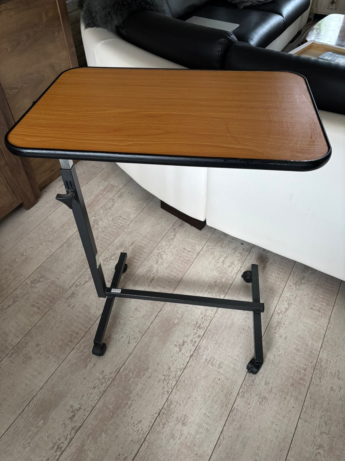 Verstelbare bijzettafel/overbed tafel op wielen, Huis en Inrichting, Minder dan 55 cm, Rond, Zo goed als nieuw, Ophalen